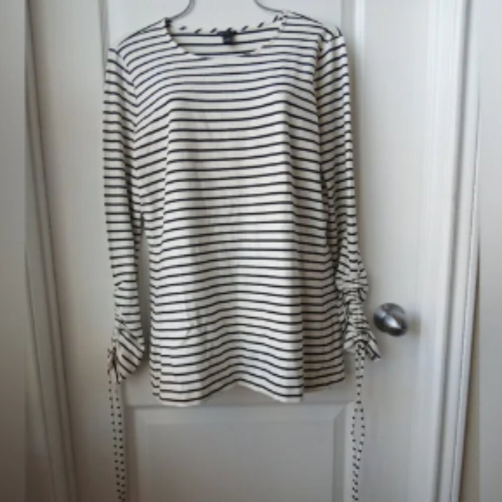 Ann Taylor Black and White Sailor Collar Blouse Size Large